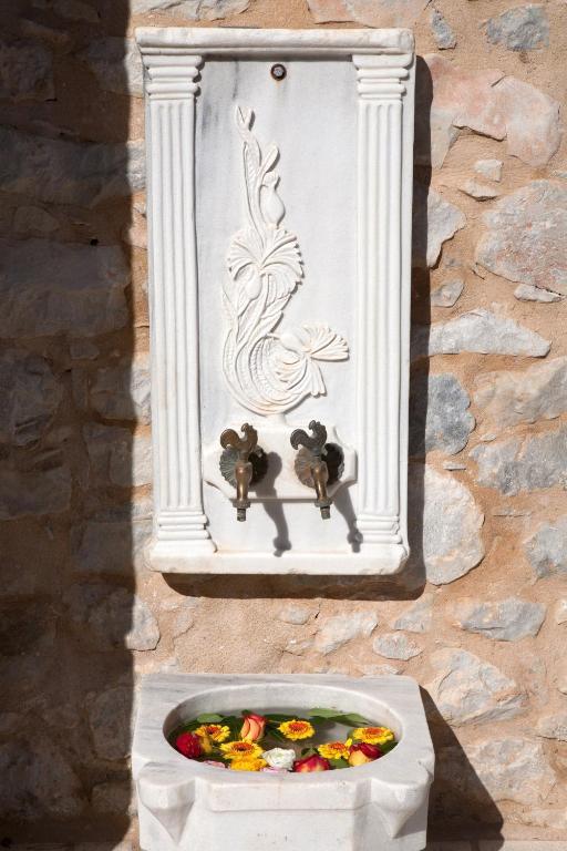Mavromichalai Hotel Liménion Buitenkant foto