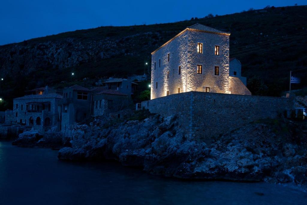 Mavromichalai Hotel Liménion Buitenkant foto