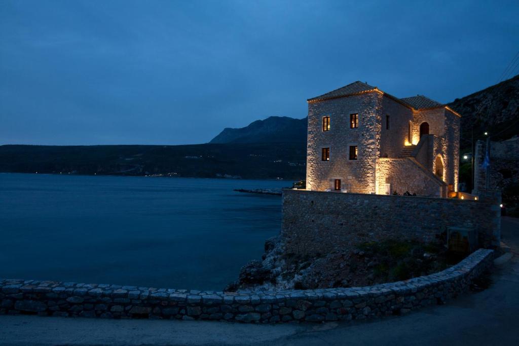 Mavromichalai Hotel Liménion Buitenkant foto