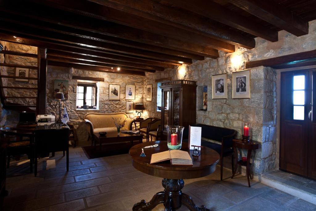 Mavromichalai Hotel Liménion Buitenkant foto