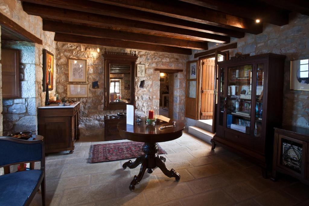 Mavromichalai Hotel Liménion Buitenkant foto