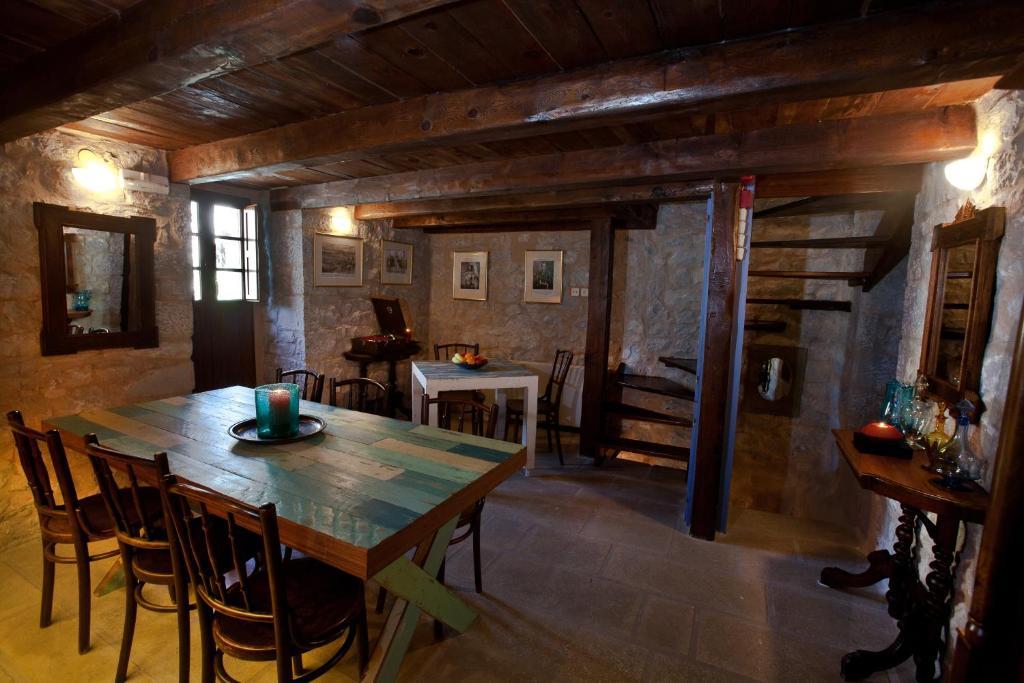 Mavromichalai Hotel Liménion Buitenkant foto